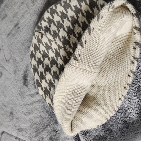 No Brand, Unisex, One Size Fits All, Gray and Off White Beanie - Picture 5 of 5